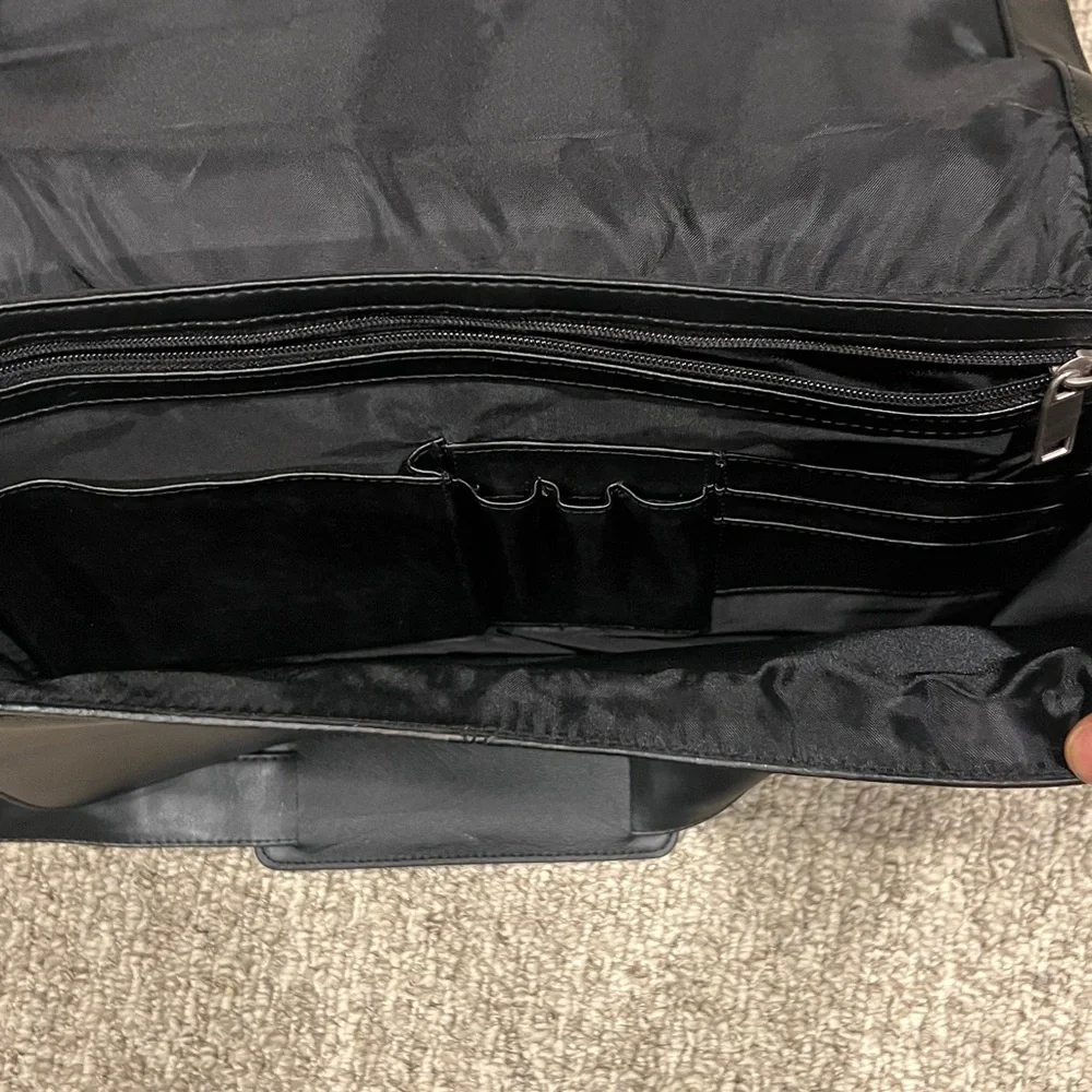 Stebco L-985-1 Black Leather Messenger Briefcase with Shoulder Strap 16”x12”